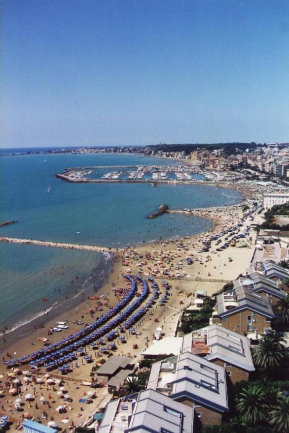 La Casa Degli Artisti 1 Otel Nettuno Dış mekan fotoğraf
