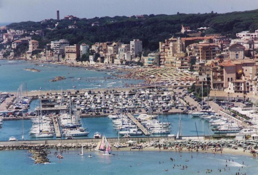 La Casa Degli Artisti 1 Otel Nettuno Dış mekan fotoğraf